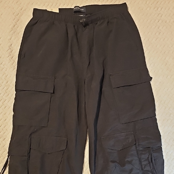 Aeropostale Black Cargo Pants - Picture 1 of 6